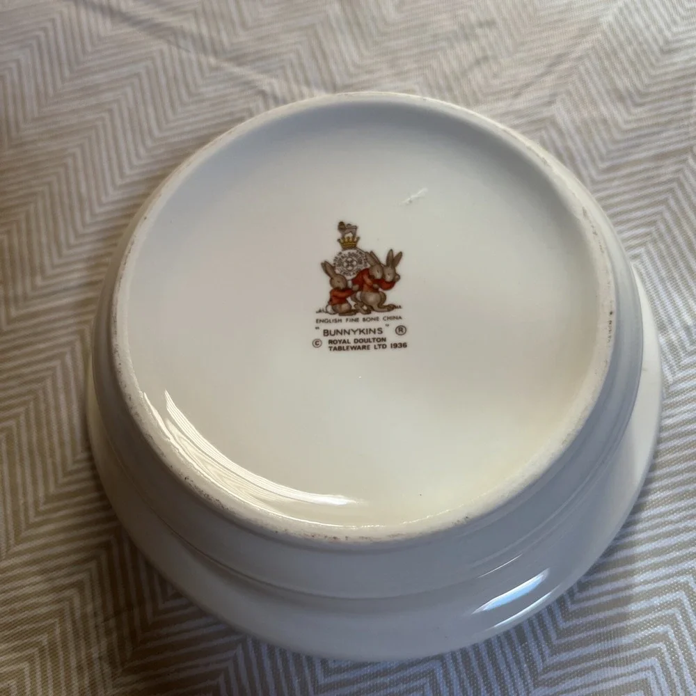 Royal Doulton Bunnykins 1936 Childs Bowl Rabbits Baking